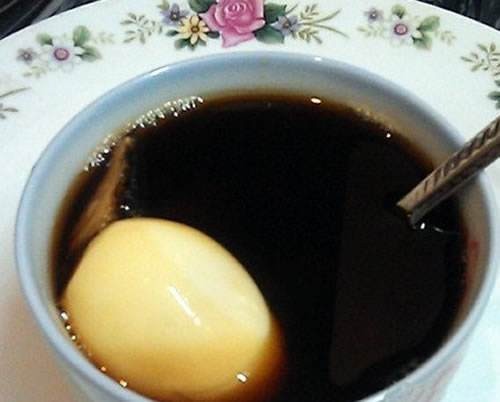 紅糖水煮雞蛋致癌？中老年十月易感謠言盤點